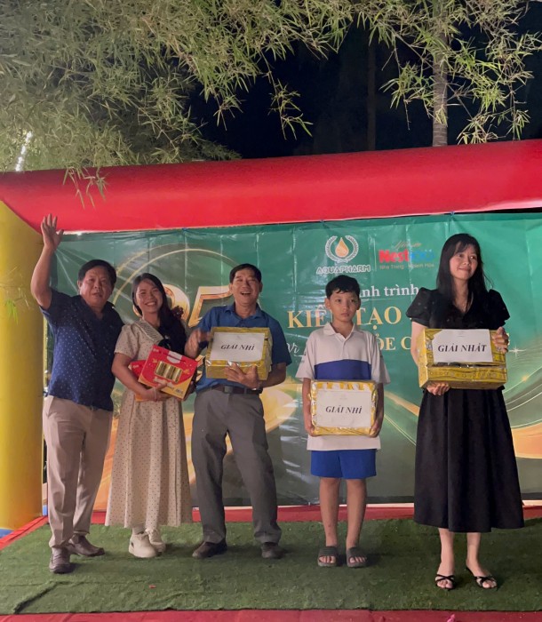 vinh danh các đội đạt giải Nhất, Nhì phần thi team building